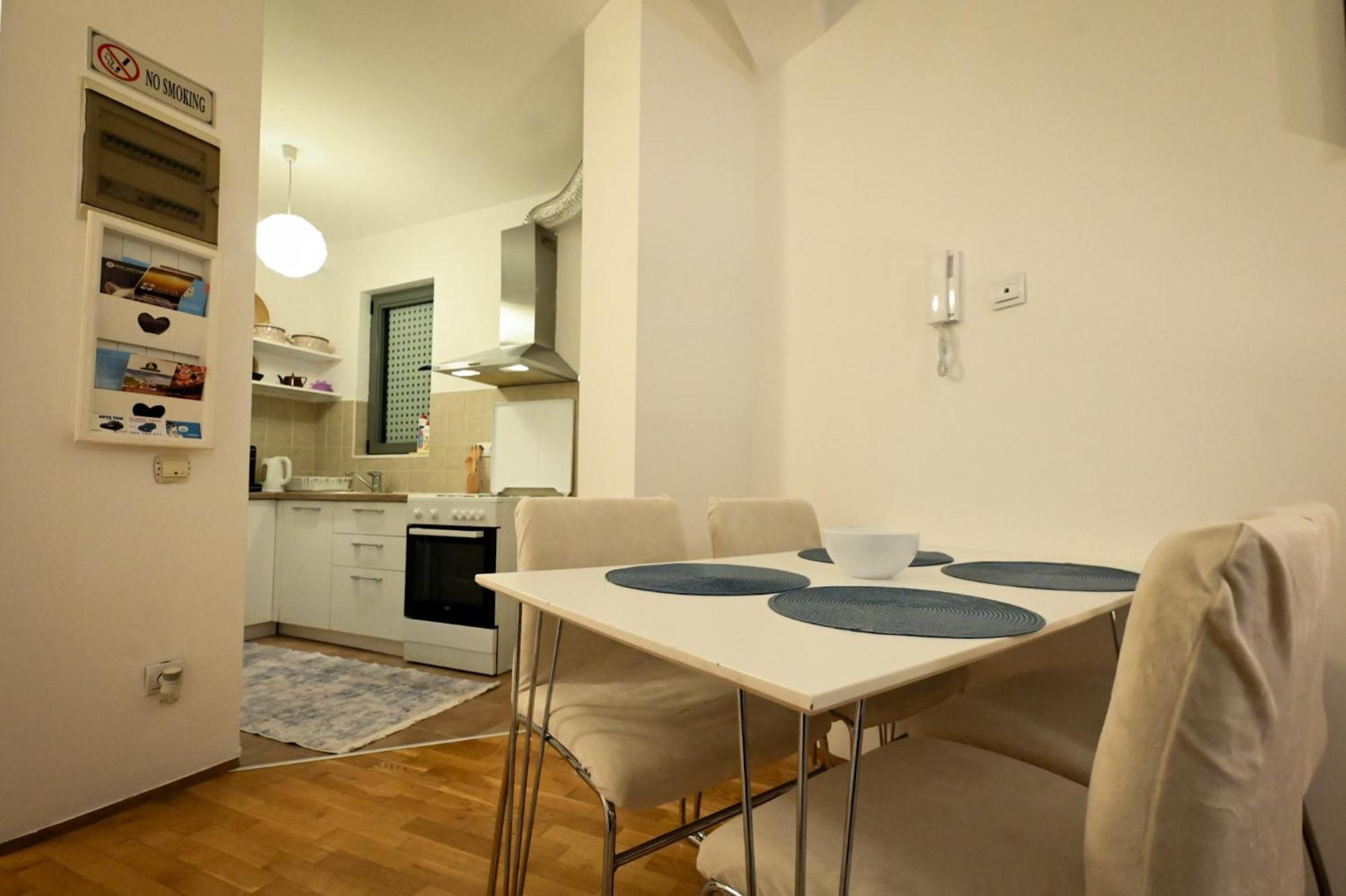 L&B Studio Apartment Пристина Екстериор снимка